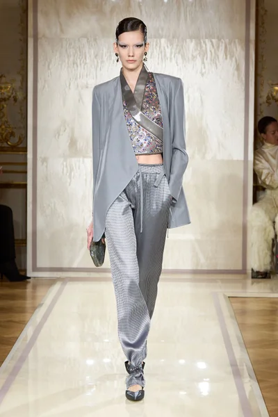 Look 10